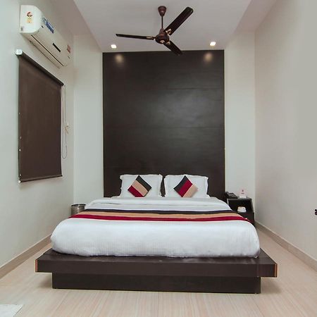 Oyo 1358 Hotel Crossroad Lucknow Zewnętrze zdjęcie