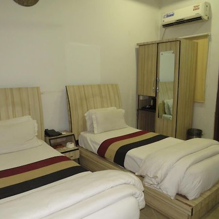 Oyo 1358 Hotel Crossroad Lucknow Zewnętrze zdjęcie