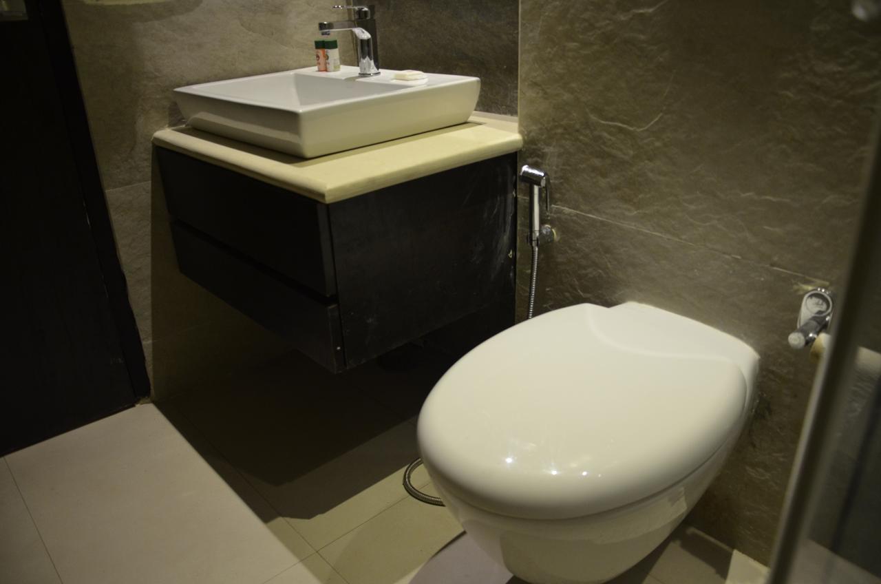 Oyo 1358 Hotel Crossroad Lucknow Zewnętrze zdjęcie