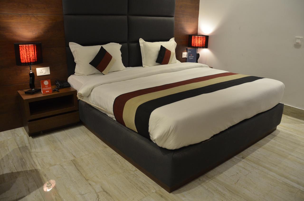 Oyo 1358 Hotel Crossroad Lucknow Zewnętrze zdjęcie