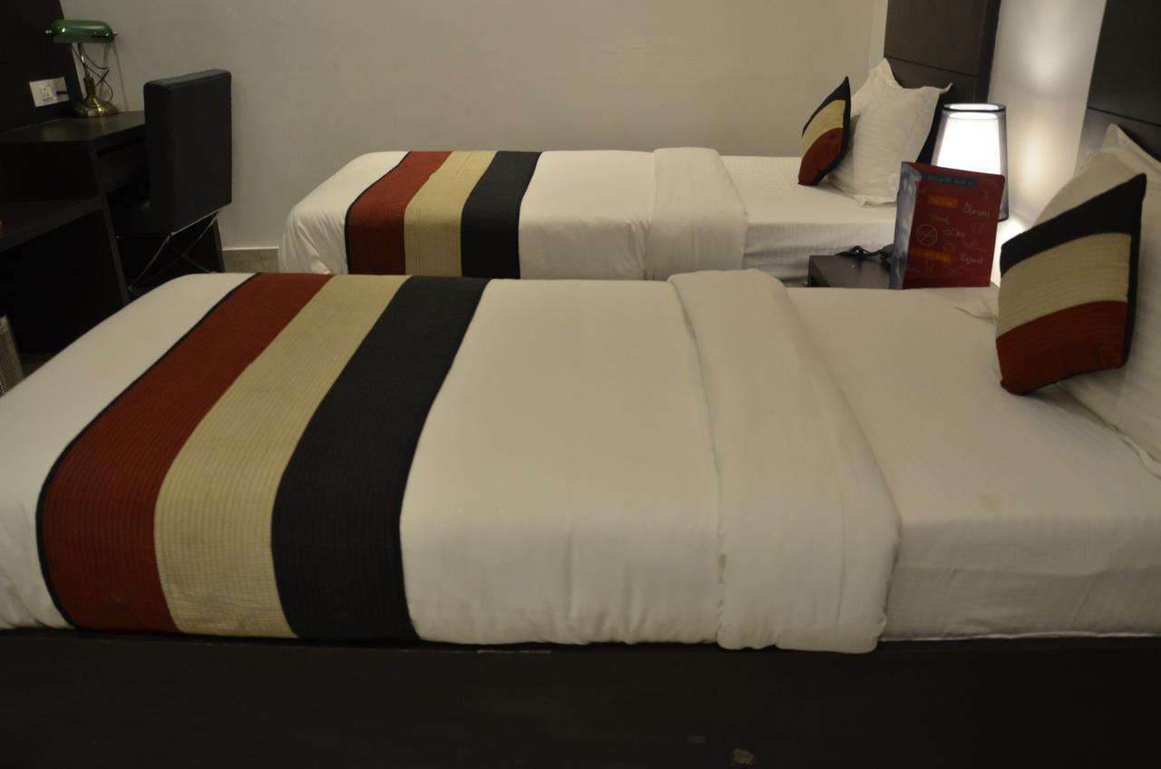 Oyo 1358 Hotel Crossroad Lucknow Zewnętrze zdjęcie