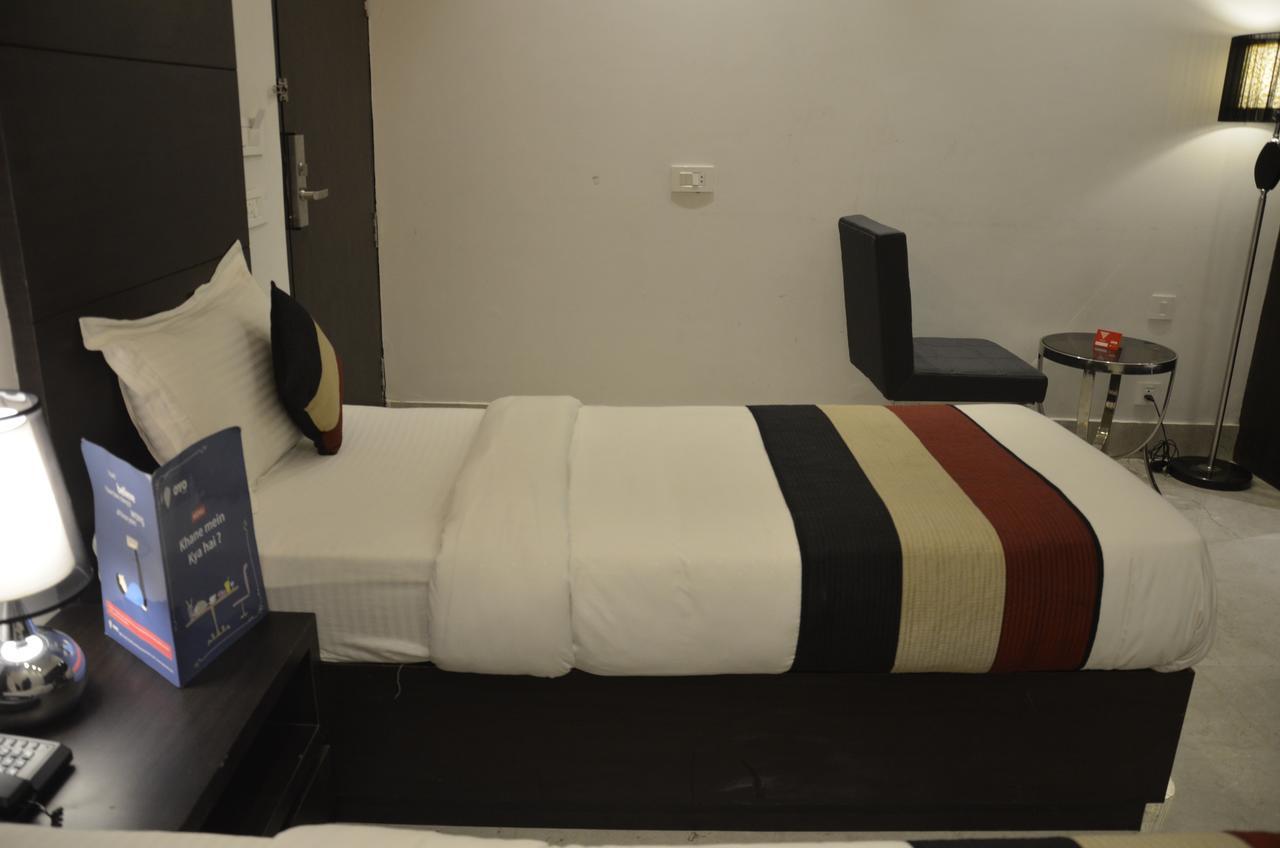 Oyo 1358 Hotel Crossroad Lucknow Zewnętrze zdjęcie