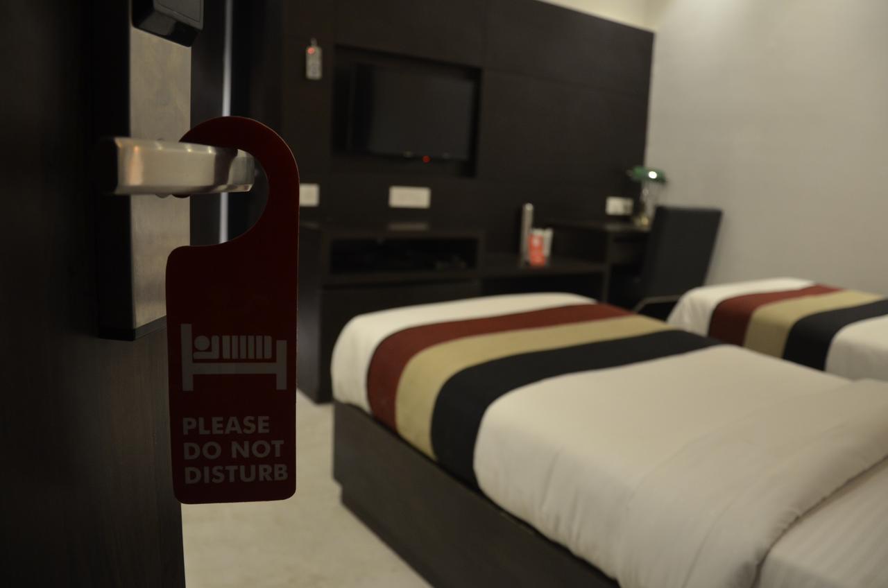 Oyo 1358 Hotel Crossroad Lucknow Zewnętrze zdjęcie