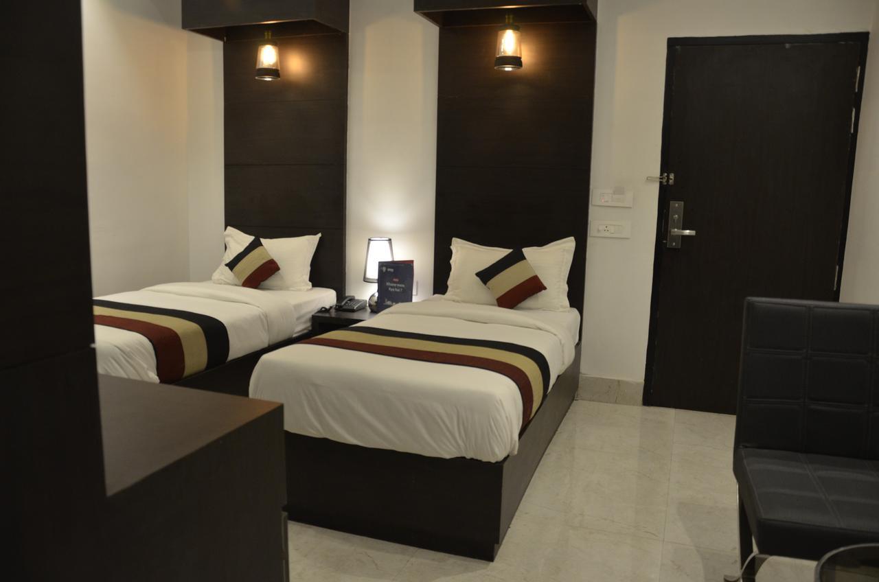 Oyo 1358 Hotel Crossroad Lucknow Zewnętrze zdjęcie