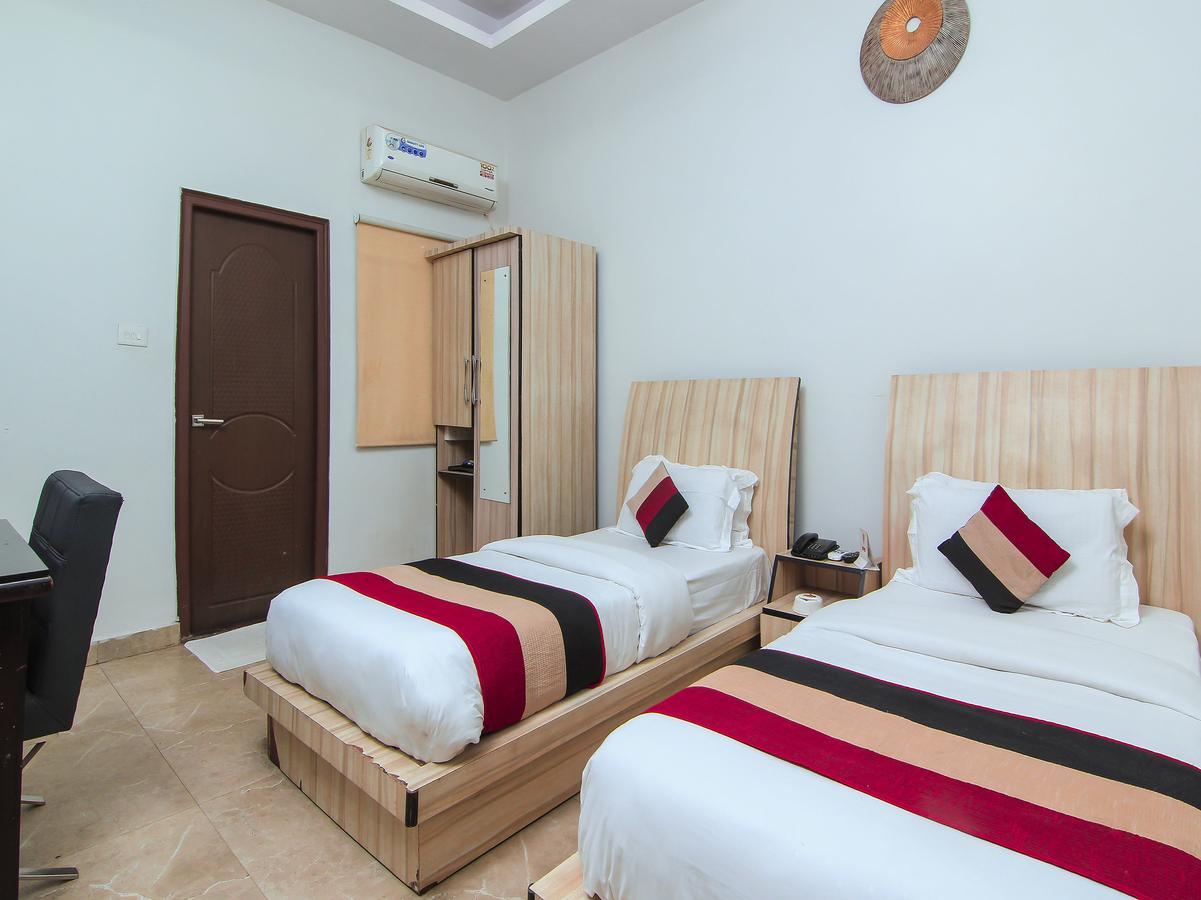 Oyo 1358 Hotel Crossroad Lucknow Zewnętrze zdjęcie