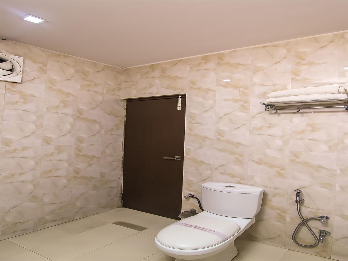 Oyo 1358 Hotel Crossroad Lucknow Zewnętrze zdjęcie