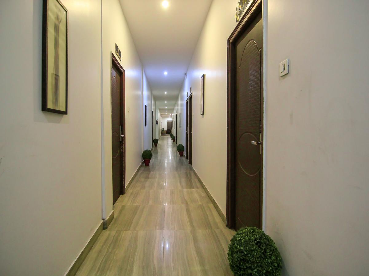 Oyo 1358 Hotel Crossroad Lucknow Zewnętrze zdjęcie