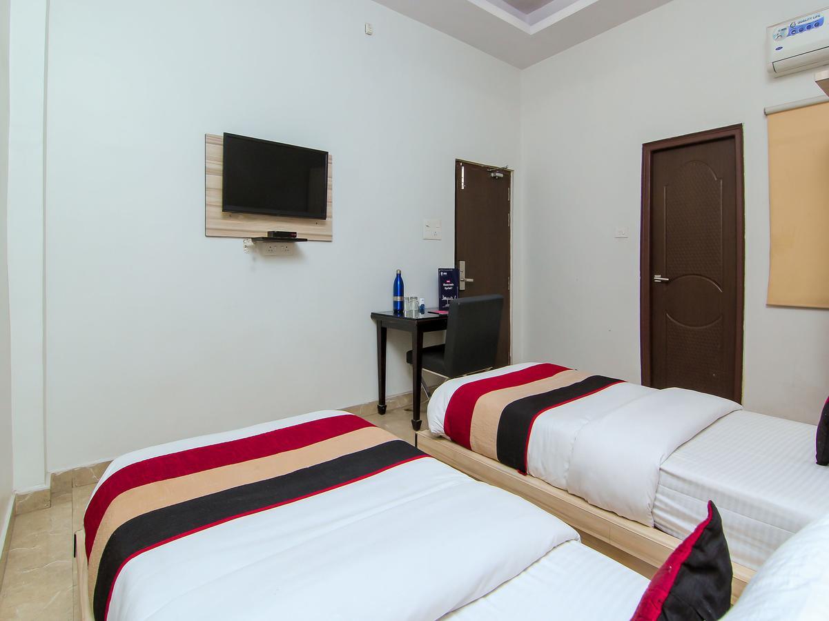 Oyo 1358 Hotel Crossroad Lucknow Zewnętrze zdjęcie