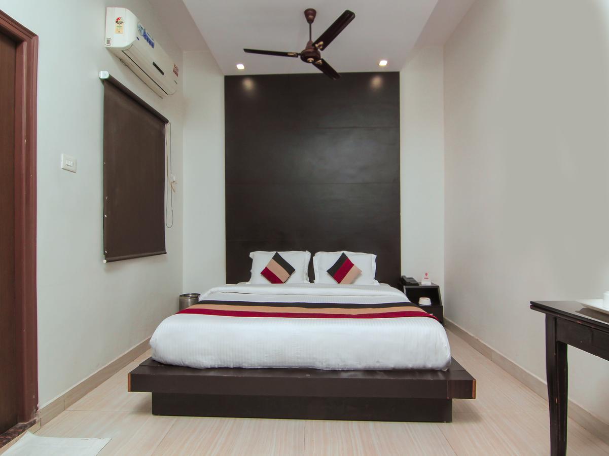 Oyo 1358 Hotel Crossroad Lucknow Zewnętrze zdjęcie
