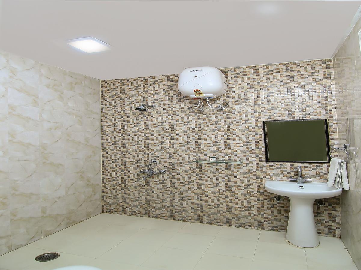Oyo 1358 Hotel Crossroad Lucknow Zewnętrze zdjęcie