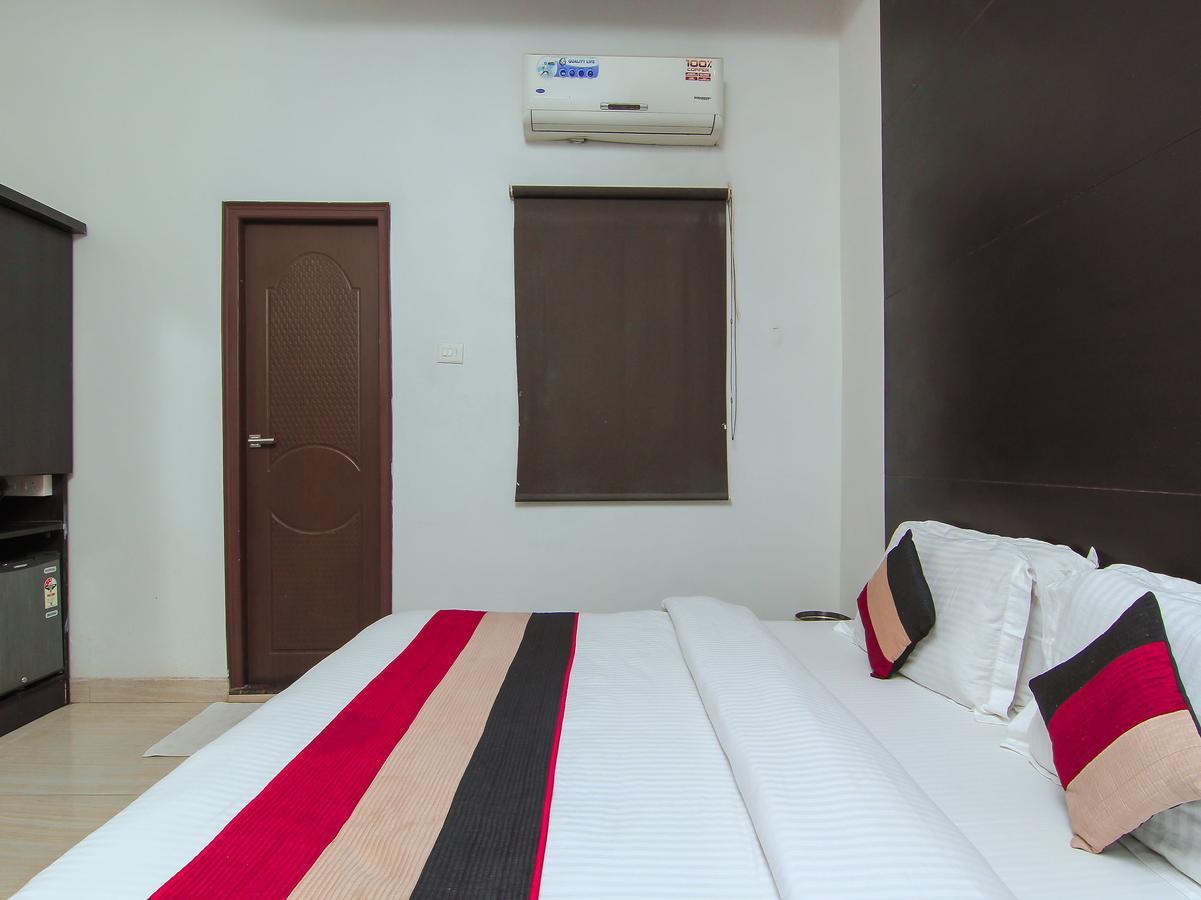 Oyo 1358 Hotel Crossroad Lucknow Zewnętrze zdjęcie