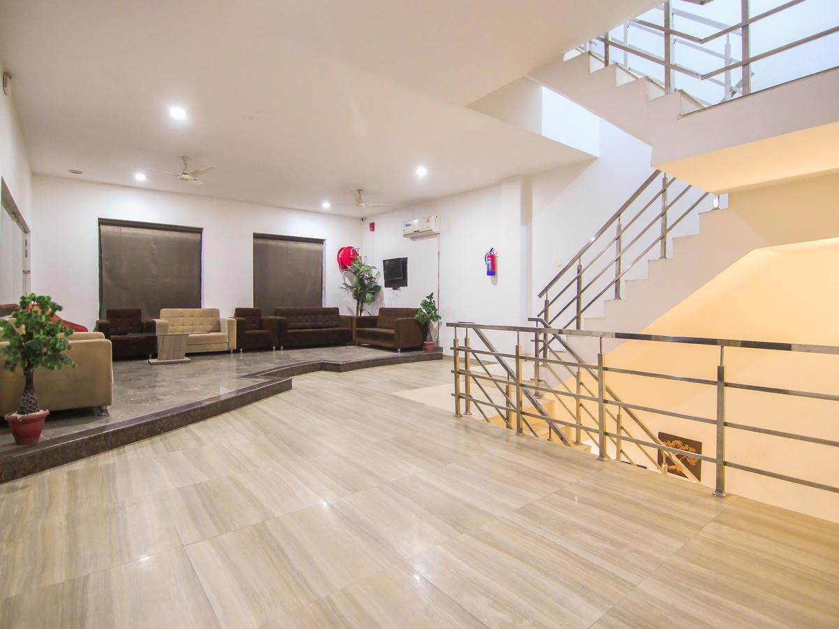 Oyo 1358 Hotel Crossroad Lucknow Zewnętrze zdjęcie