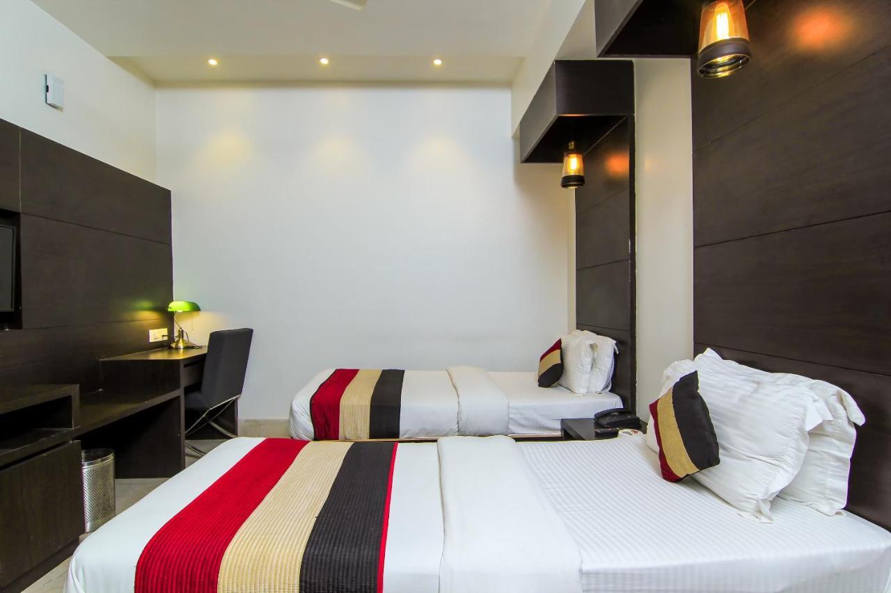Oyo 1358 Hotel Crossroad Lucknow Zewnętrze zdjęcie