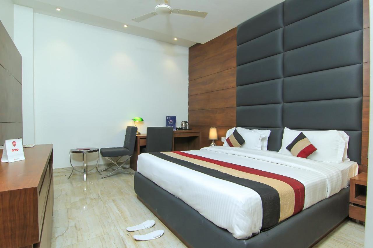 Oyo 1358 Hotel Crossroad Lucknow Zewnętrze zdjęcie
