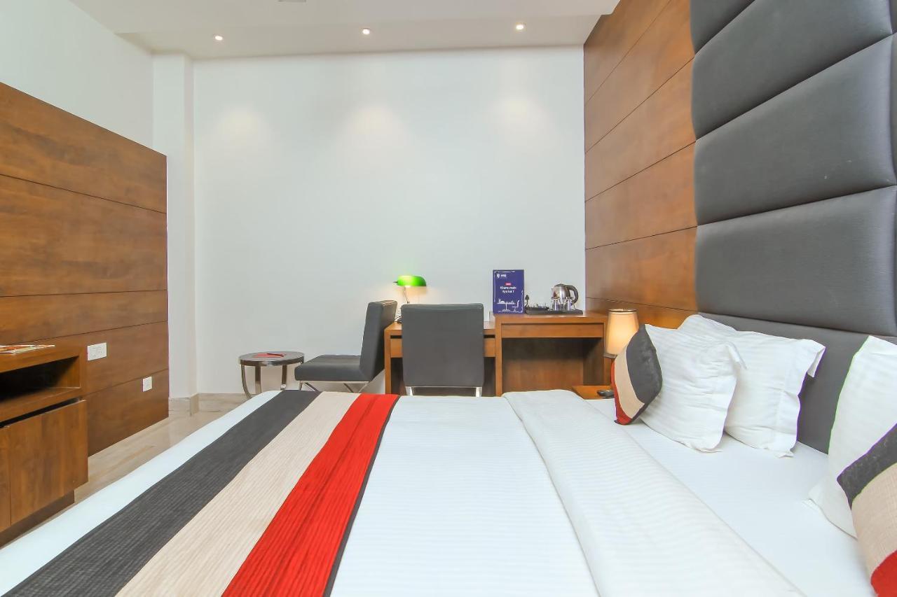 Oyo 1358 Hotel Crossroad Lucknow Zewnętrze zdjęcie