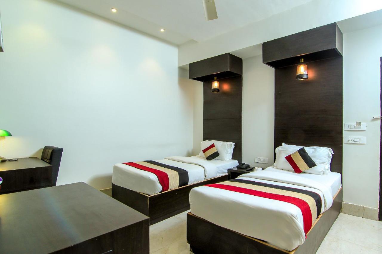 Oyo 1358 Hotel Crossroad Lucknow Zewnętrze zdjęcie