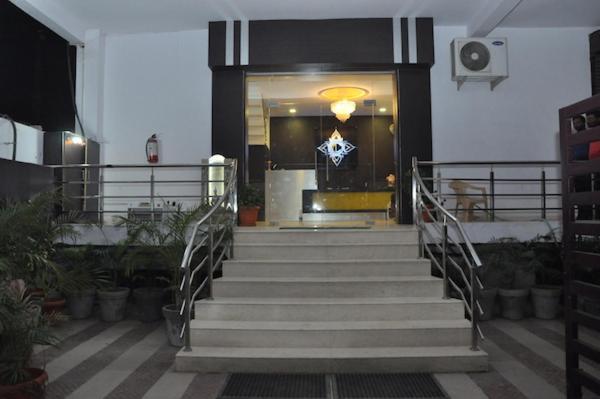 Oyo 1358 Hotel Crossroad Lucknow Zewnętrze zdjęcie